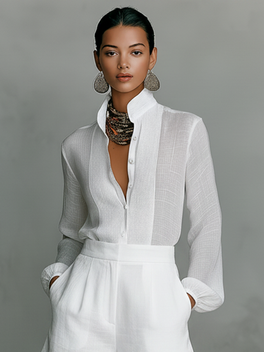Beatrice - Completo bianco con camicia dal collo alto e shorts